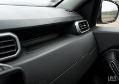 Interieur_dacia-duster-dci115-4x4-il-etait-une-fois-dans-l-oued_9
                                                        width=